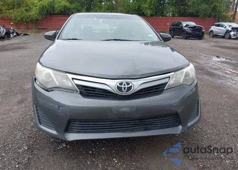 2013 Toyota Camry Le z USA, uszkodzony, nr VIN 4T1BF1FK7DU272562